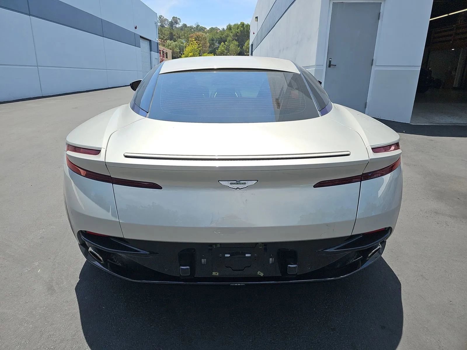 Used 2017 Aston Martin DB11 V12 RWD image 12