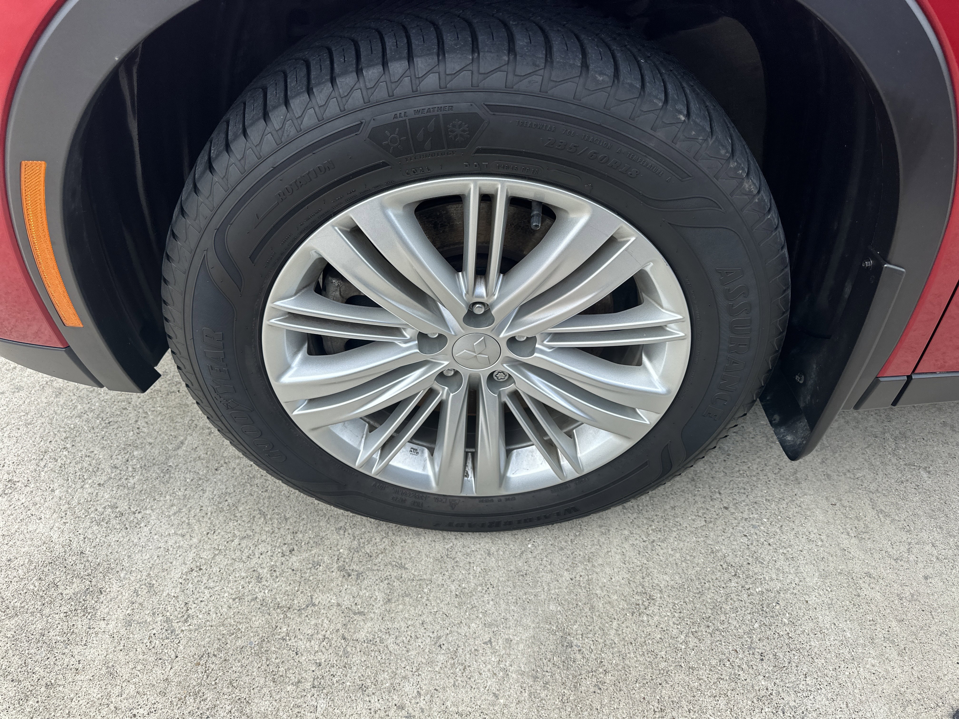 Used 2023 Mitsubishi Outlander ES AWD/4WD image 8
