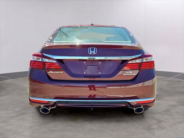 Used 2017 Honda Accord Touring image 5