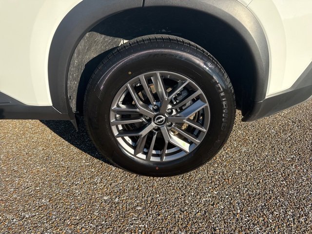 Used 2023 Nissan Rogue S image 9