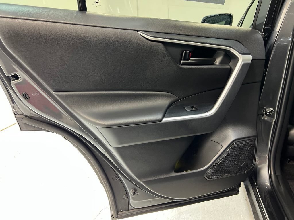 Used 2025 Toyota RAV4 LE AWD/4WD image 27