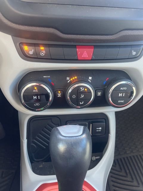 Used 2016 Jeep Renegade Limited image 15