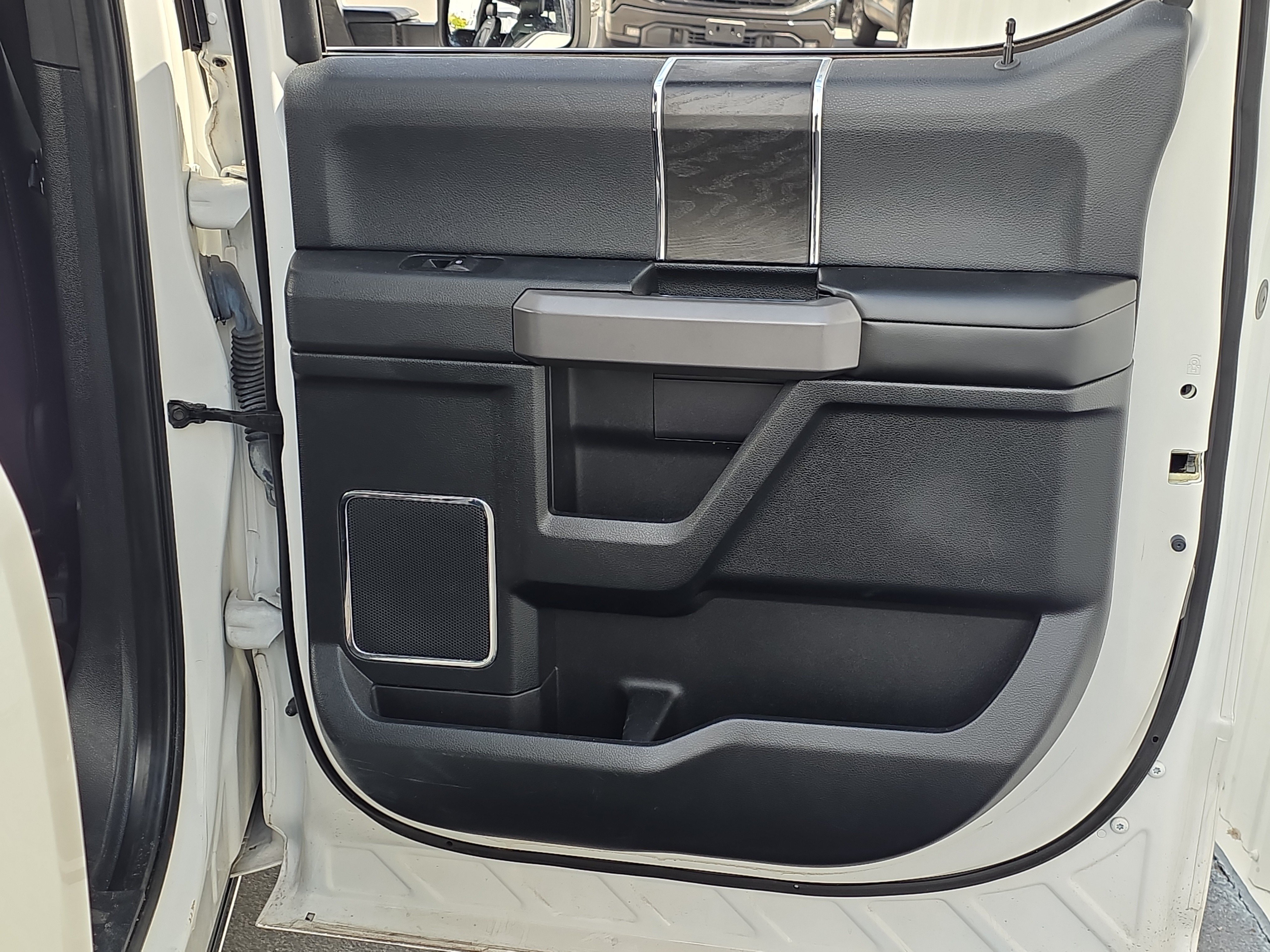 Used 2019 Ford F150 Platinum w/ Equipment Group 701A Luxury AWD/4WD image 29