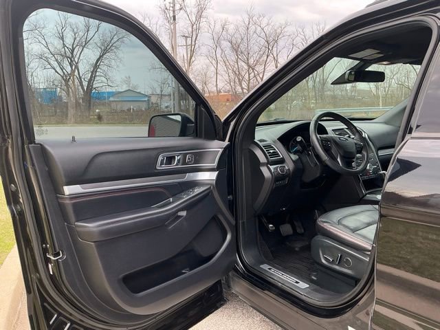 Used 2018 Ford Explorer Sport image 15