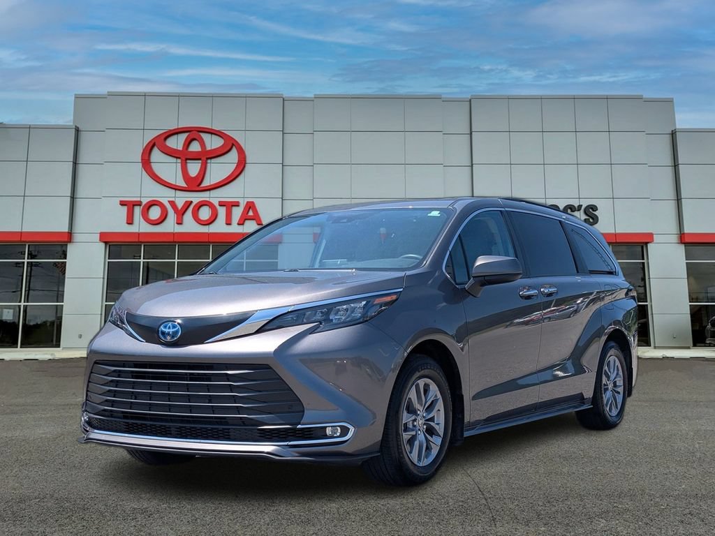 Used 2024 Toyota Sienna XLE FWD video 1