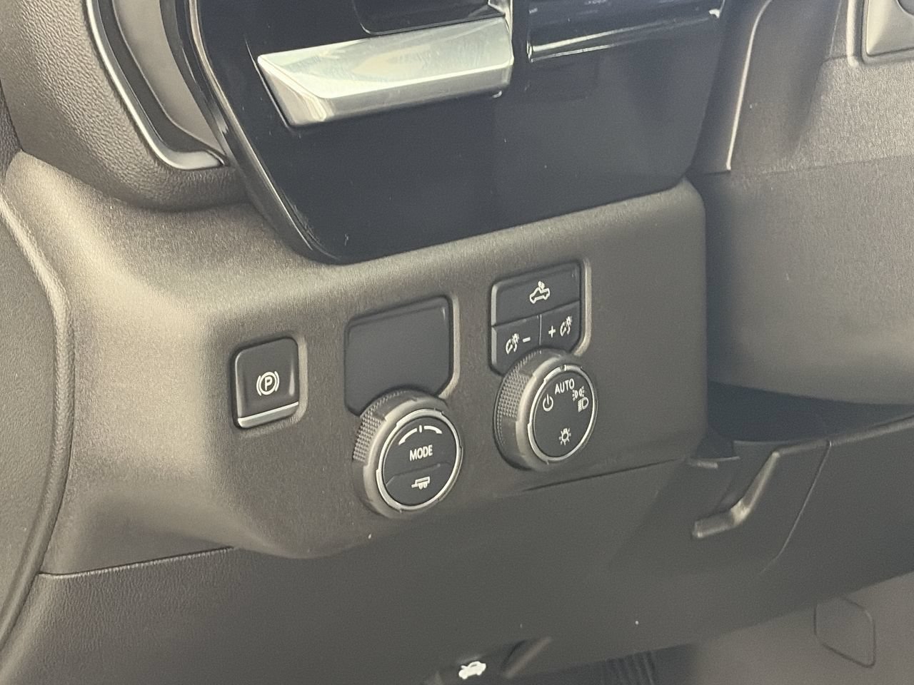 Used 2022 Chevrolet Silverado 1500 LT RWD image 12