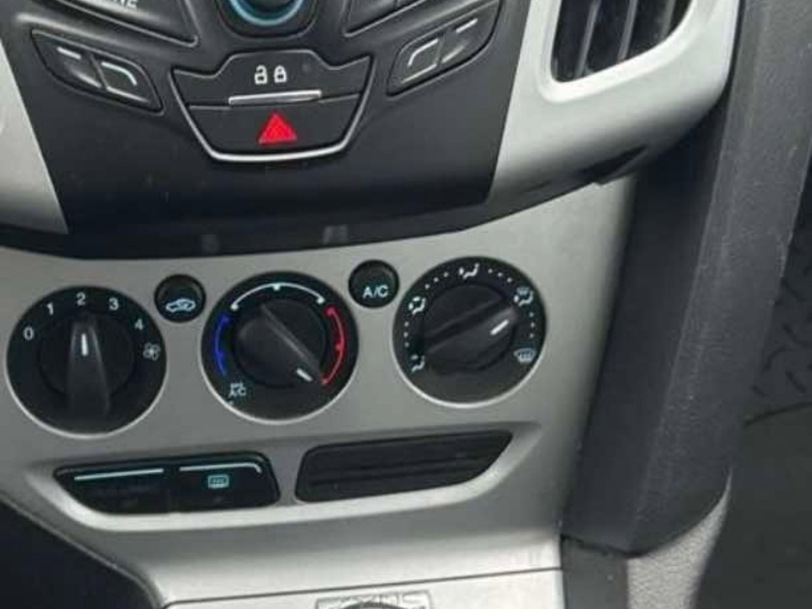 Used 2013 Ford Focus SE image 3