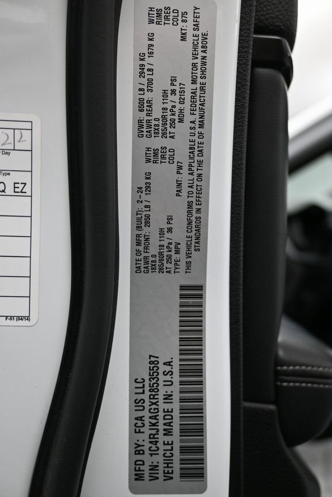 Used 2024 Jeep Grand Cherokee L Laredo image 45