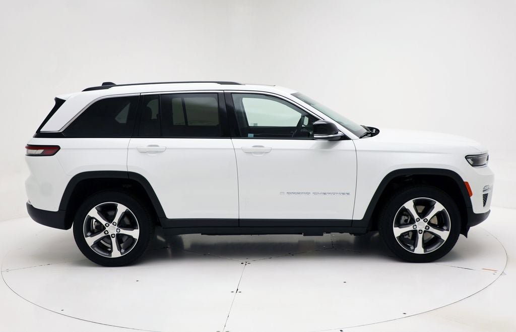 Used 2023 Jeep Grand Cherokee 4WD 4xe image 3