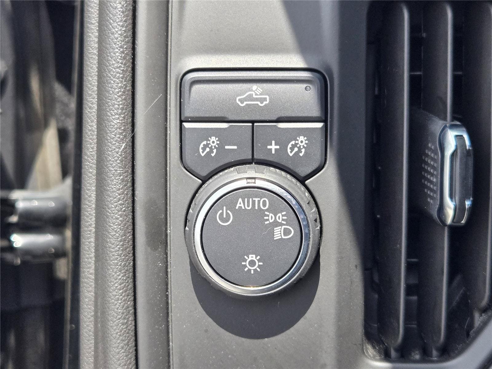 Used 2023 Chevrolet Silverado 1500 Custom w/ LPO, Dark Essentials Package RWD image 20