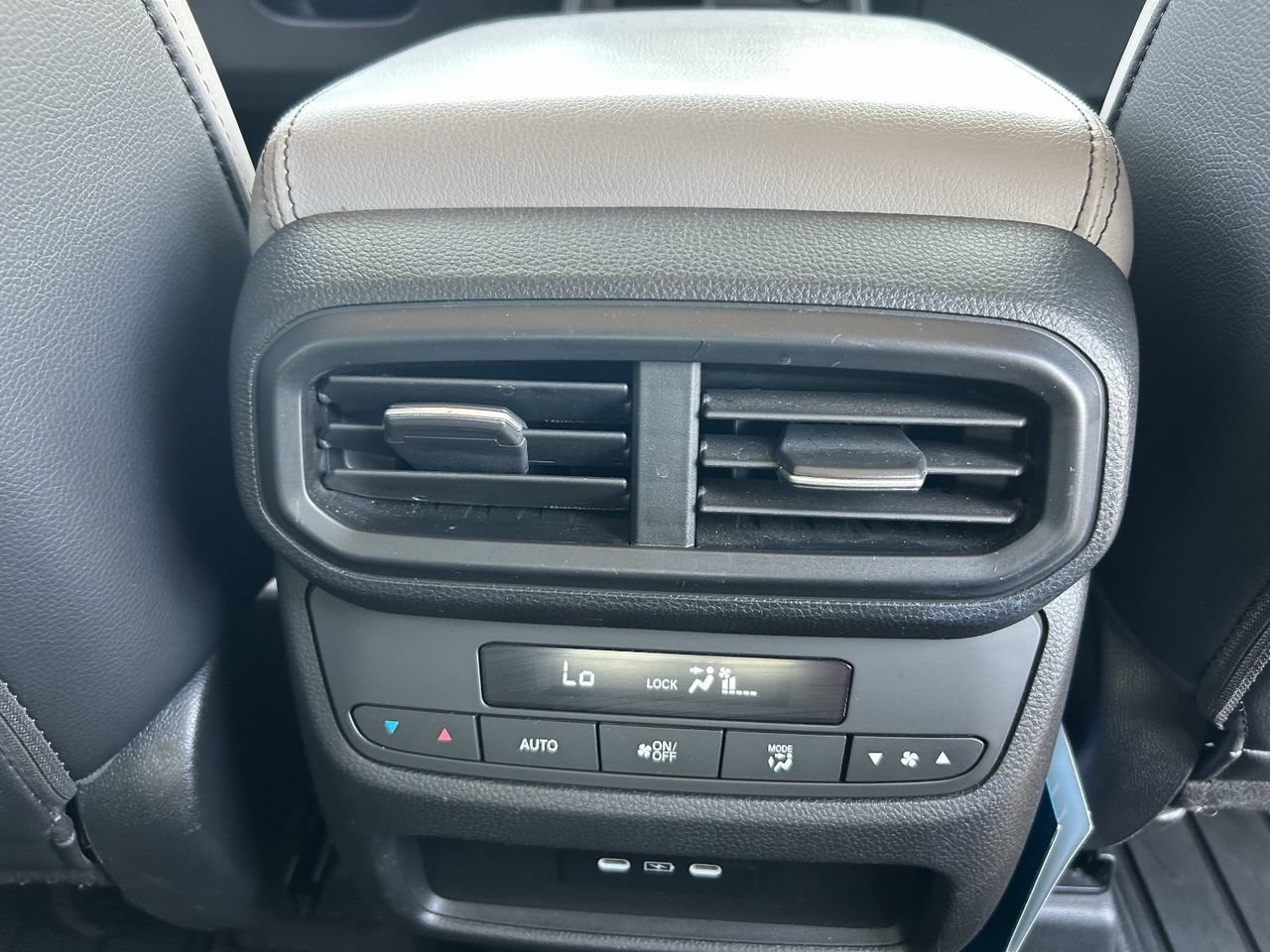Used 2024 Honda Pilot Touring image 16