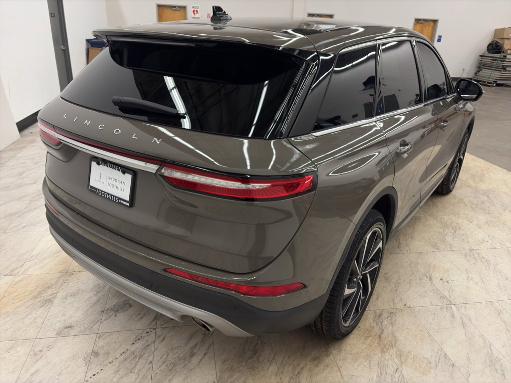 Used 2025 Lincoln Corsair Reserve w/ Rear Removable Package Tray image 7