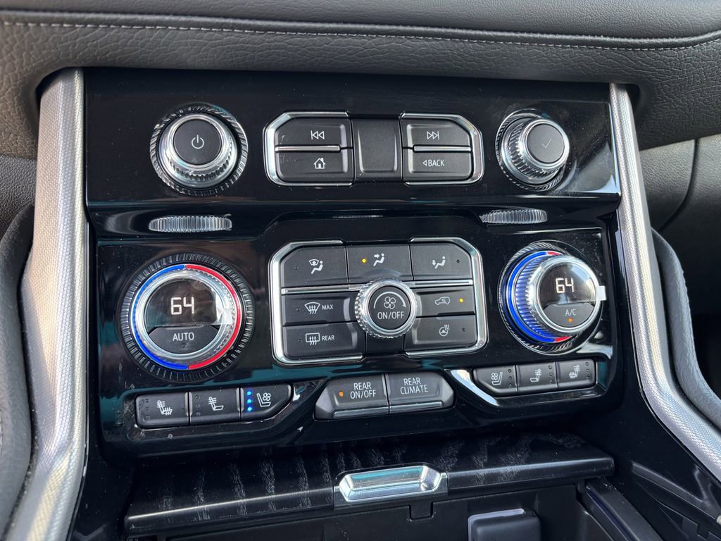 Used 2024 GMC Yukon Denali w/ Advanced Technology Package image 17