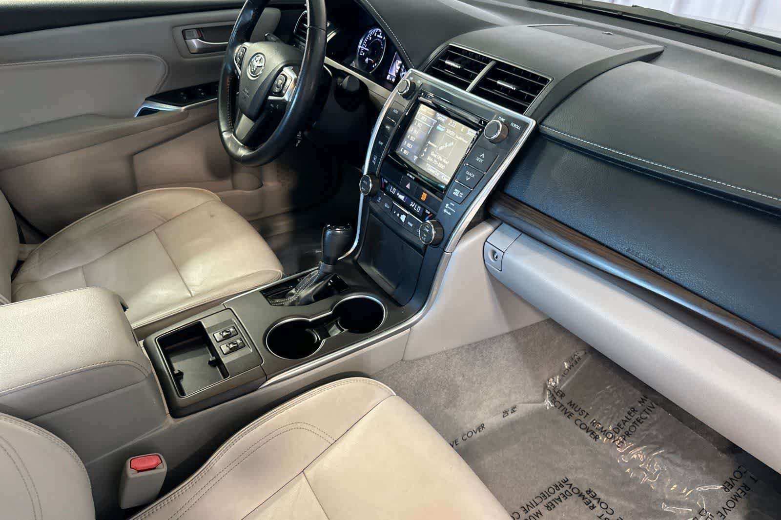 Used 2017 Toyota Camry XLE FWD image 17