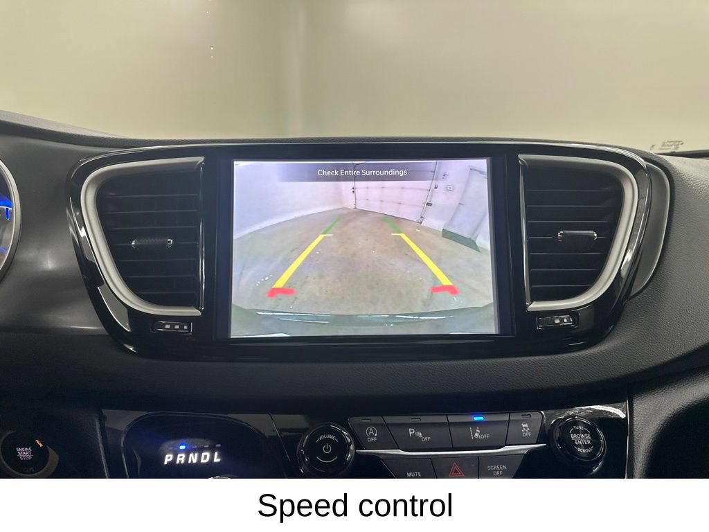 Used 2025 Chrysler Pacifica Select FWD image 41