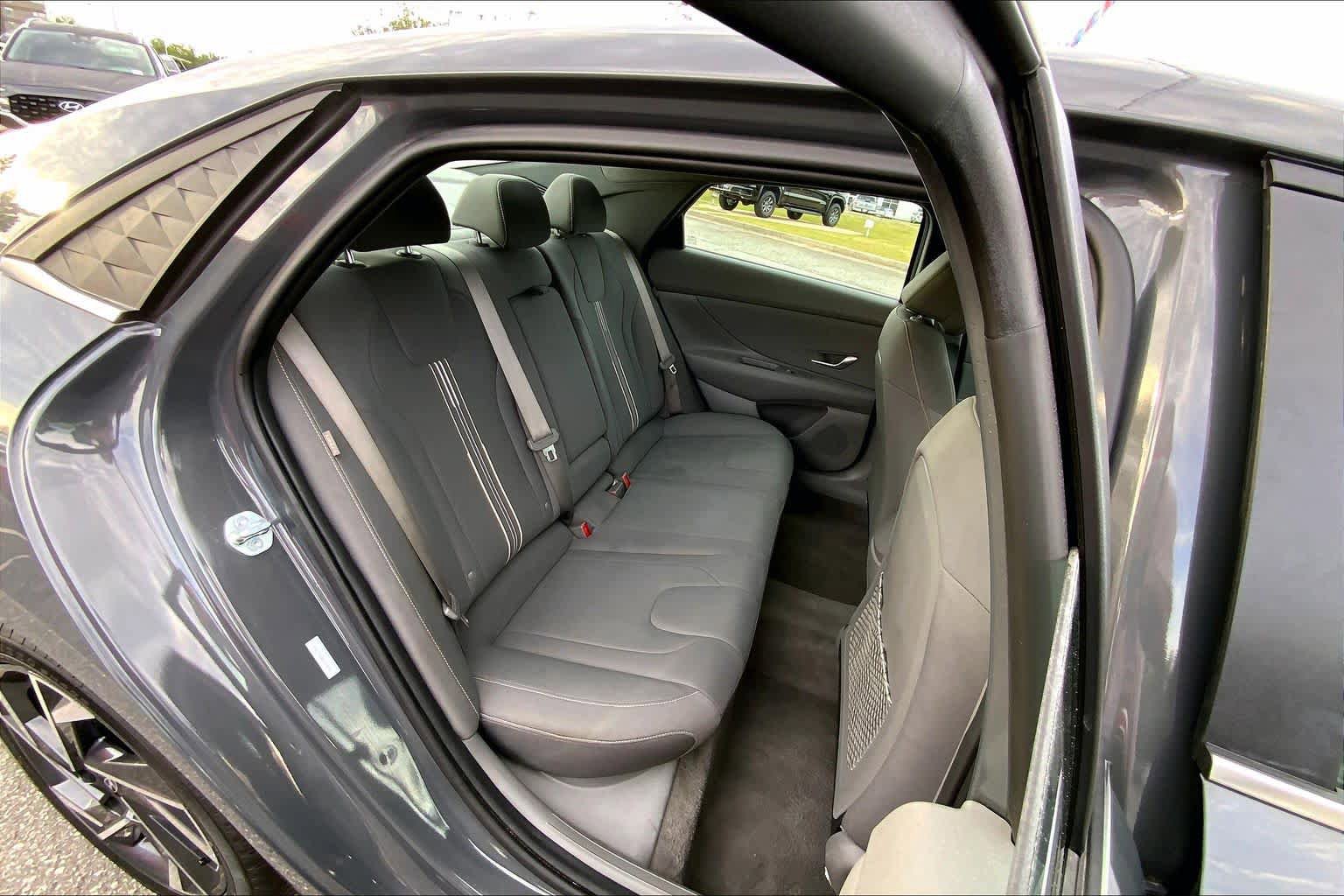 Used 2025 Hyundai Elantra SEL FWD image 19