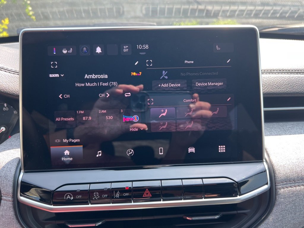 New 2023 Jeep Compass Latitude w/ Sun and Sound Group image 17