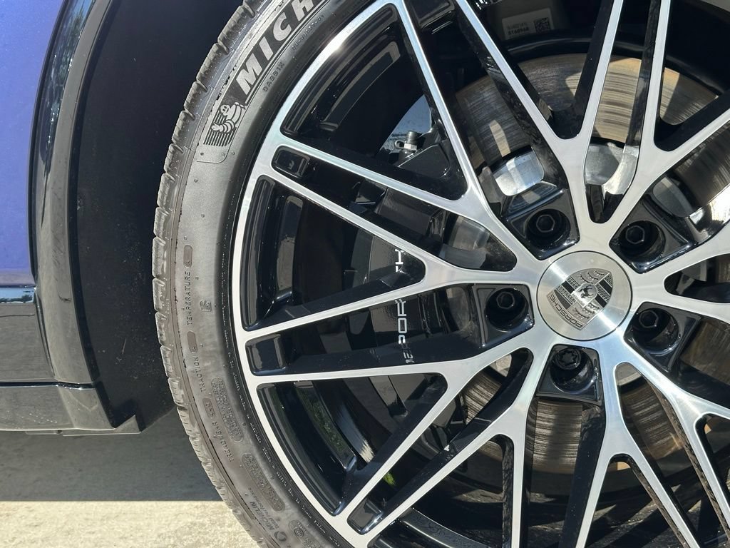 Used 2026 Porsche Macan Turbo Electric AWD/4WD image 15