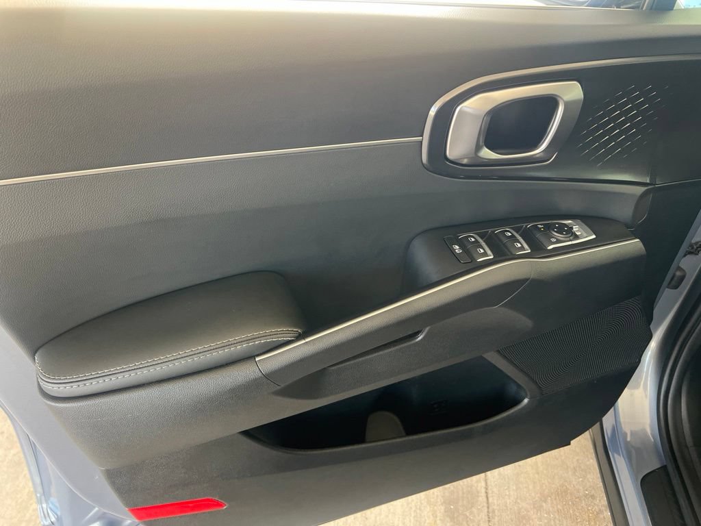 Certified 2025 Kia Sorento S w/ Panoramic Sunroof Package FWD image 7
