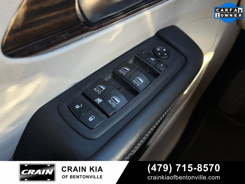 Used 2023 Chrysler Pacifica Limited image 11