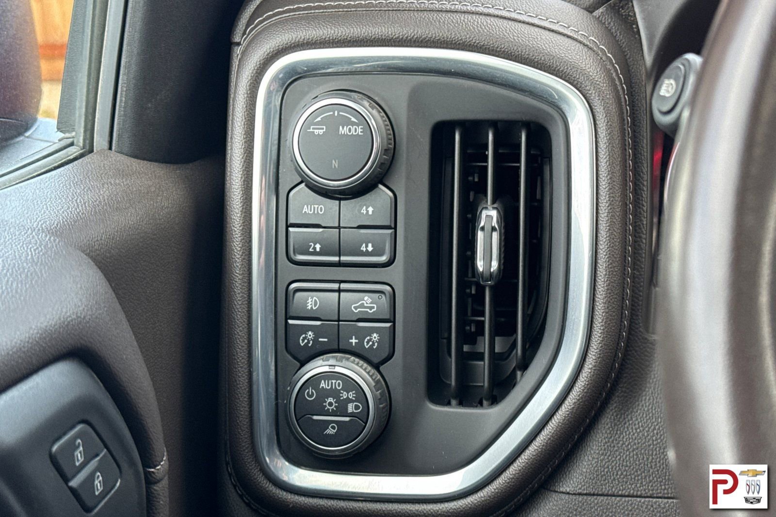 Used 2020 Chevrolet Silverado 1500 LTZ w/ LTZ Premium Package image 32