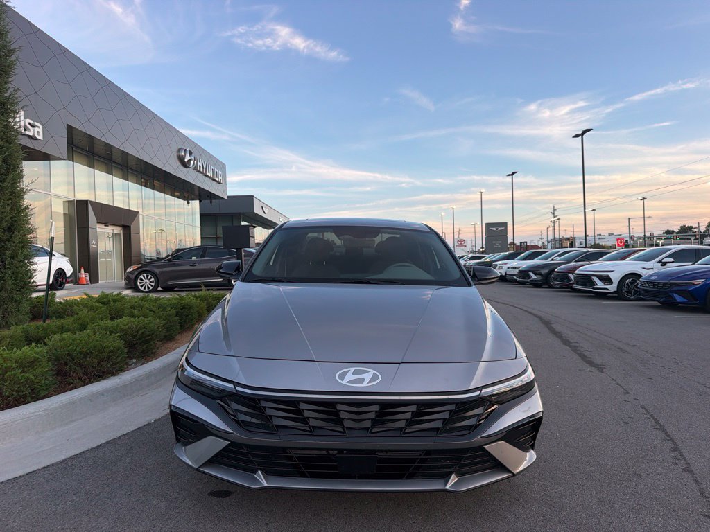 Certified 2026 Hyundai Elantra SEL Sport Premium FWD image 2