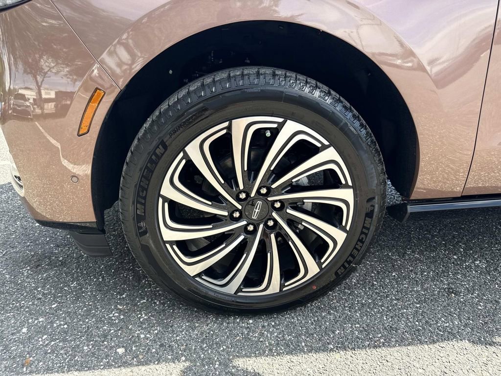New 2025 Lincoln Navigator Black Label image 10