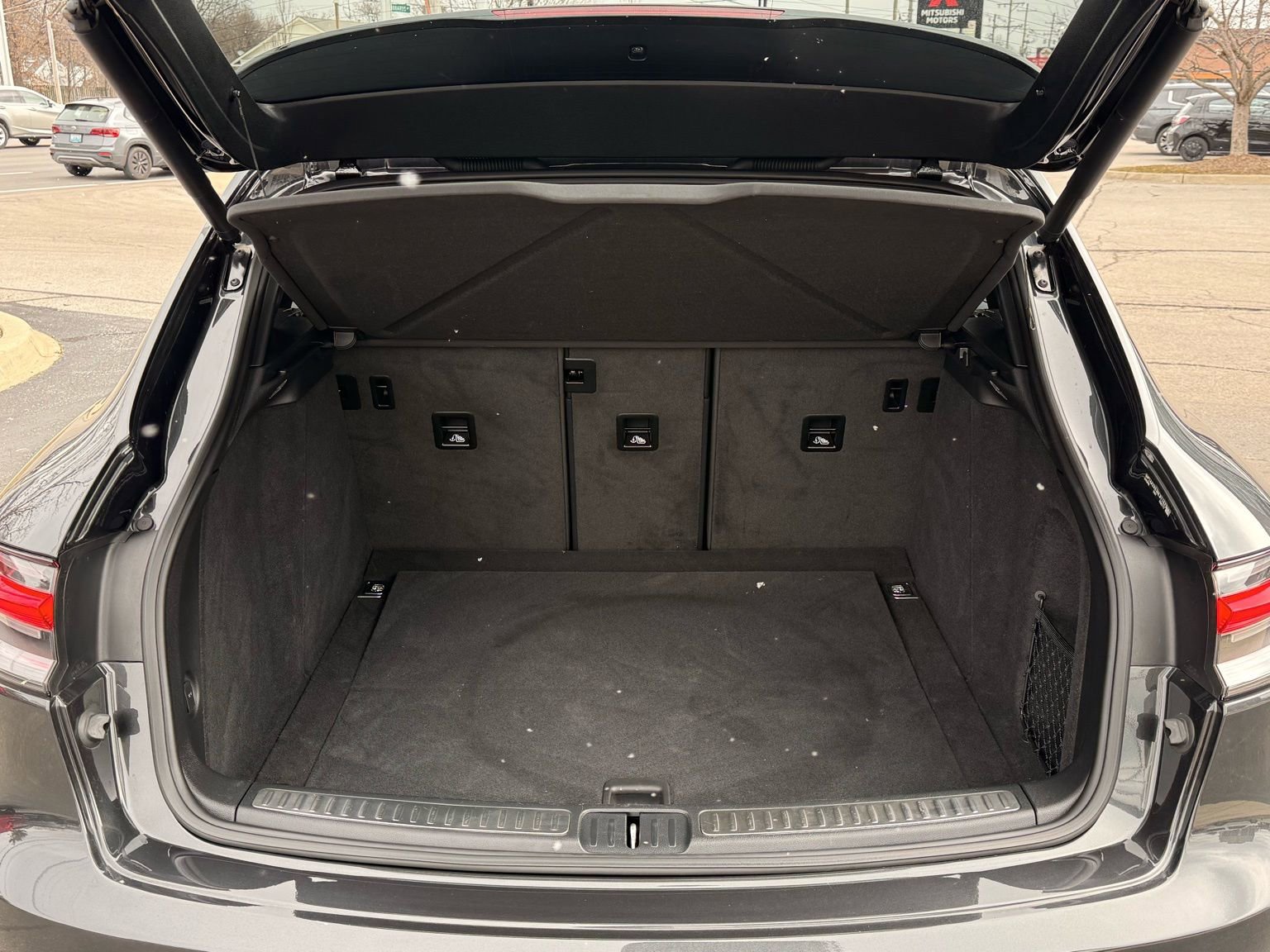 Used 2022 Porsche Macan image 37