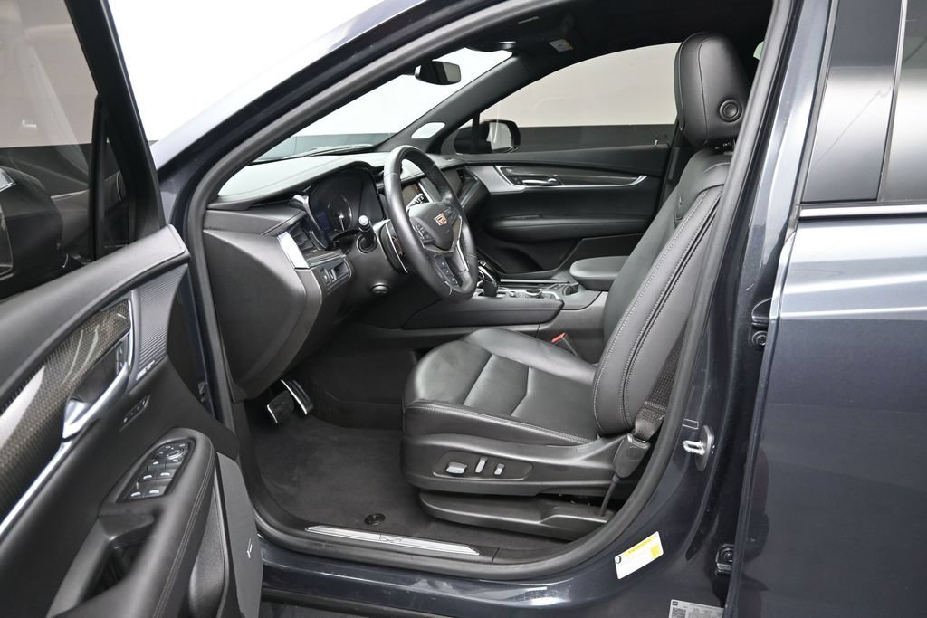 Certified 2022 Cadillac XT5 Sportv w/ LPO, Floor Liner Package AWD/4WD image 9