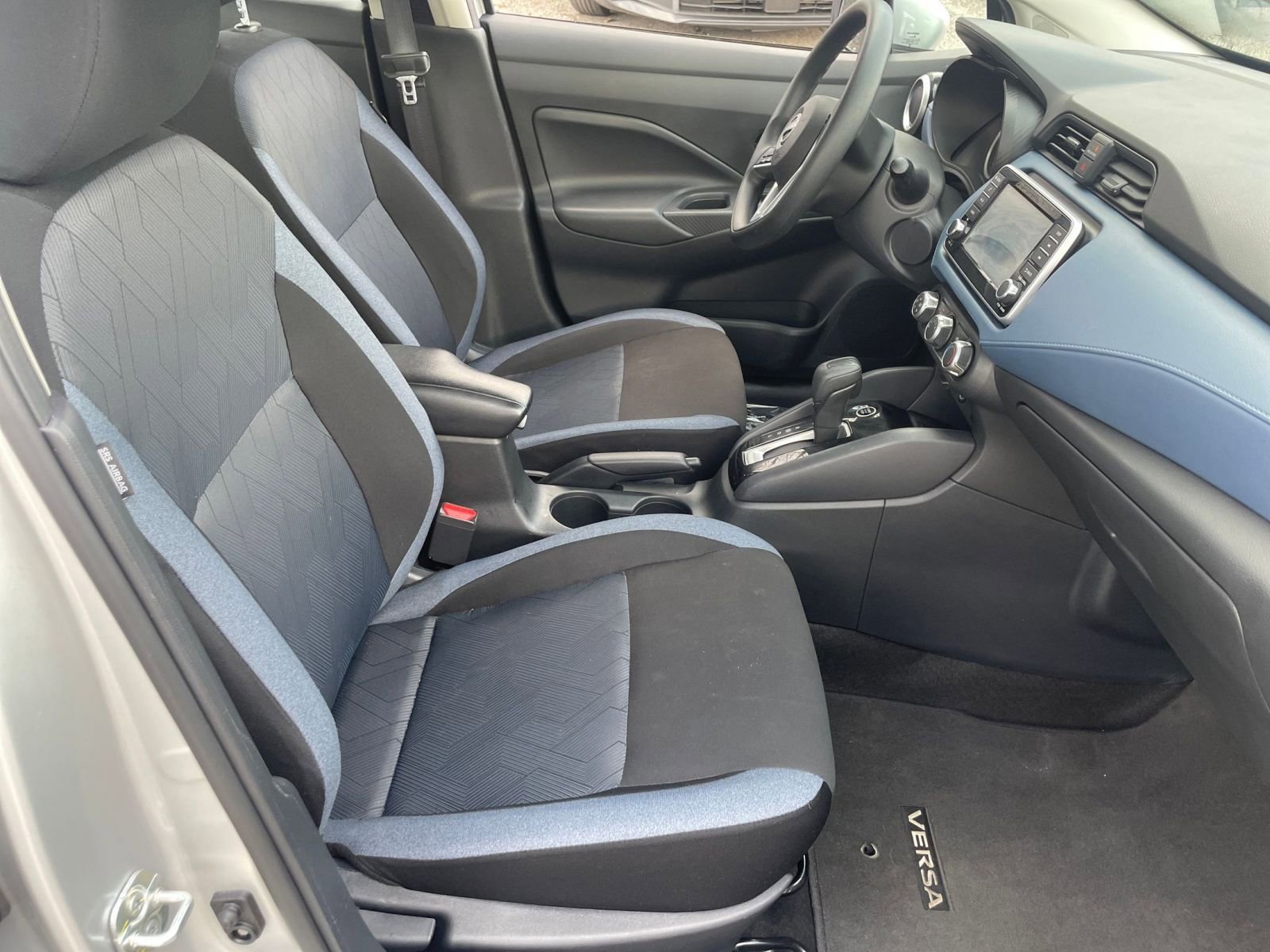 Used 2025 Nissan Versa SV FWD image 31