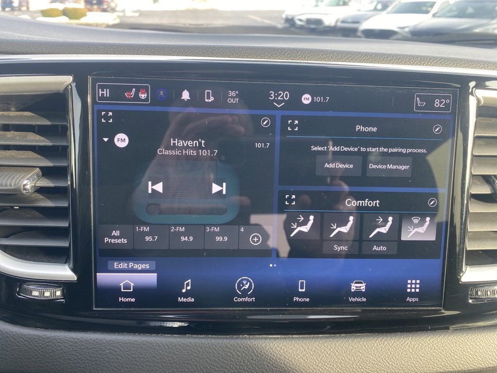 Used 2024 Chrysler Pacifica Touring-L image 14