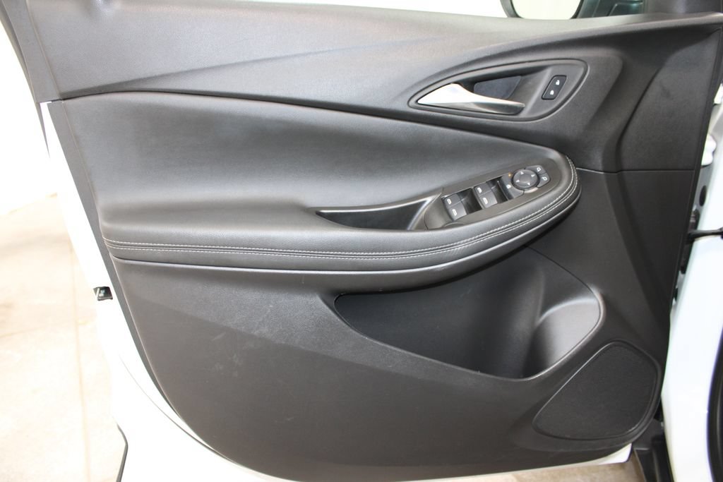 Used 2025 Buick Encore GX Preferred AWD/4WD image 17
