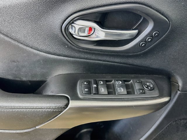 Used 2020 Jeep Cherokee Limited FWD image 20