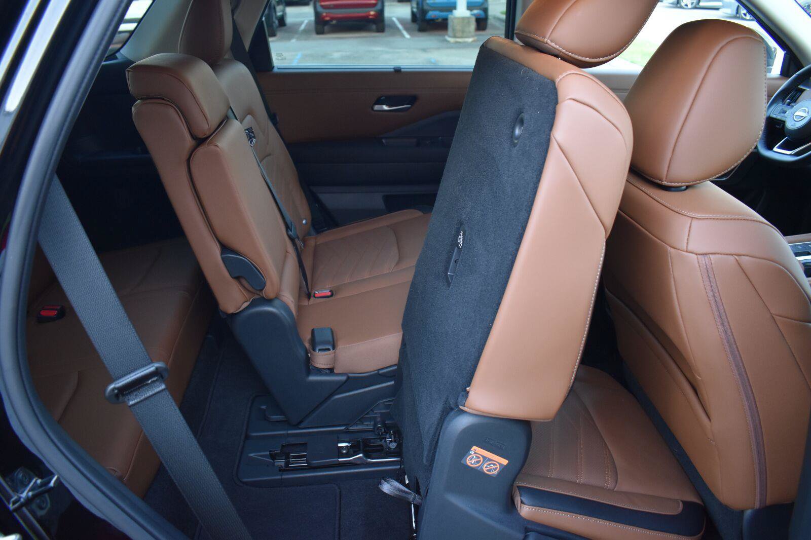 Used 2025 Nissan Pathfinder Platinum w/ Black Appearance Package FWD image 72
