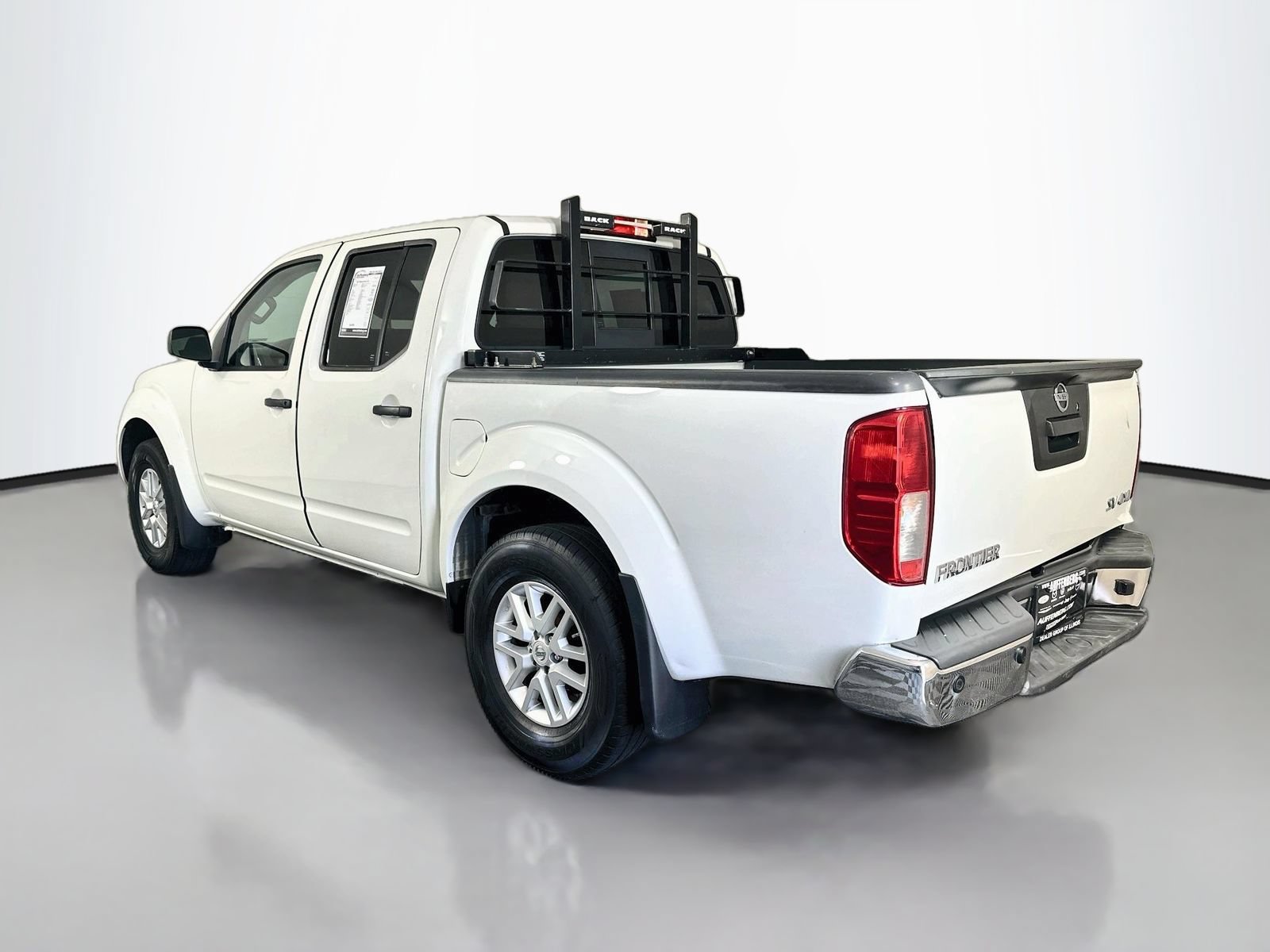 Used 2017 Nissan Frontier SV w/ SV Value Truck Package AWD/4WD image 5