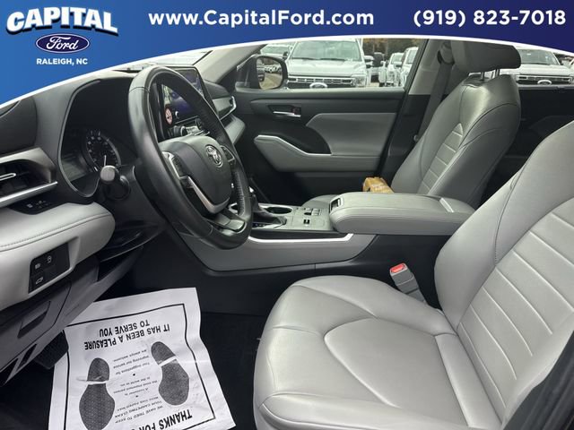 Used 2024 Toyota Highlander XLE image 16