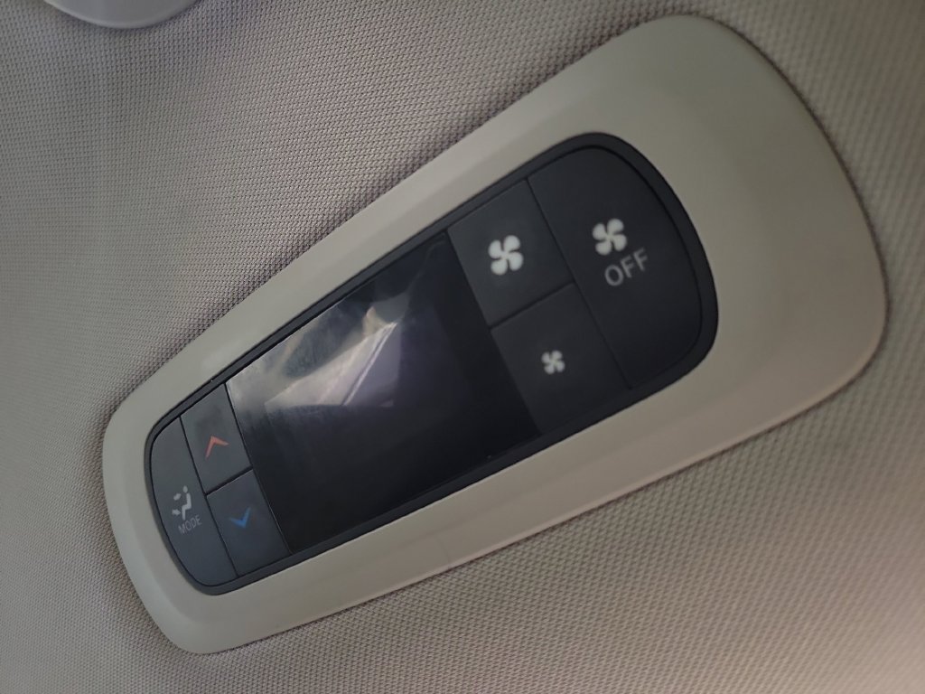 Used 2022 Chrysler Voyager LX FWD image 32