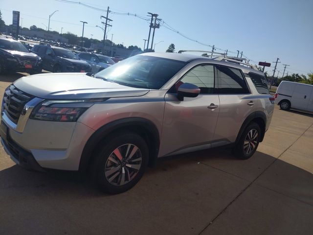 Used 2025 Nissan Pathfinder SL image 12