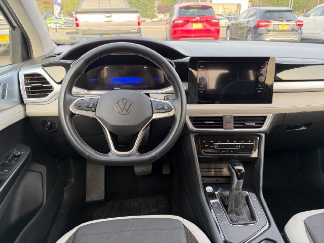 Used 2025 Volkswagen Taos SE FWD image 21