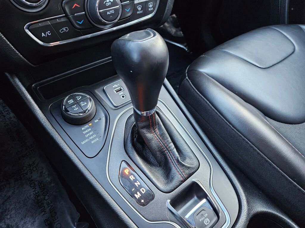 Used 2022 Jeep Cherokee Trailhawk w/ Trailer Tow Group image 25