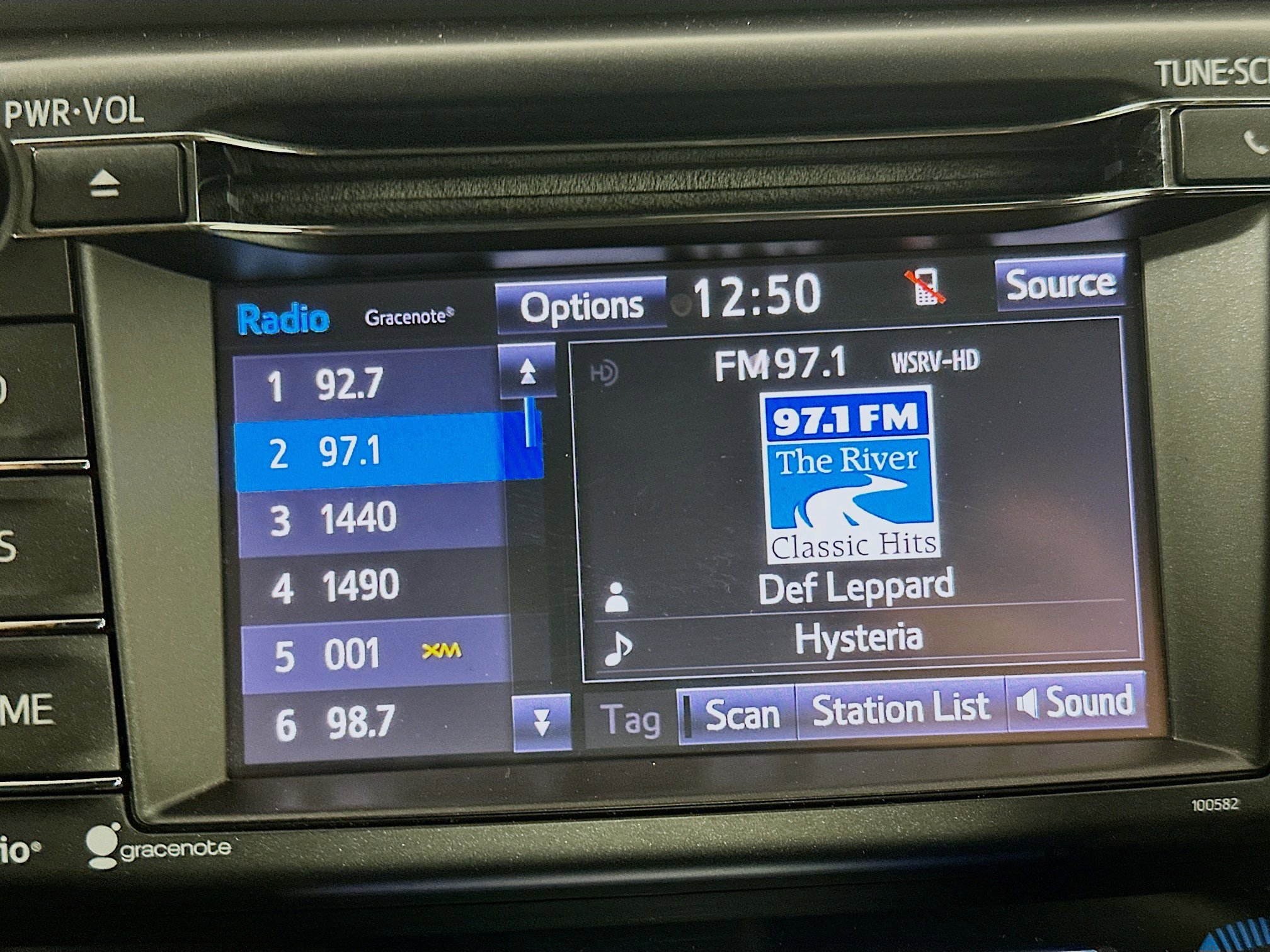 Used 2018 Toyota RAV4 XLE w/ Plus Extra Value Package image 21