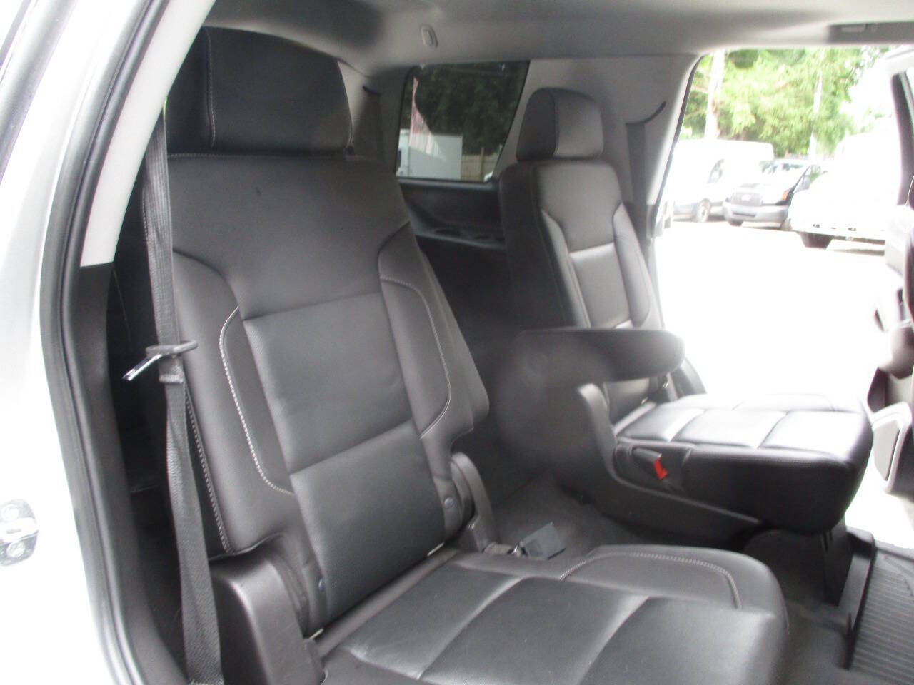 Used 2019 GMC Yukon SLT w/ Premium Edition AWD/4WD image 30