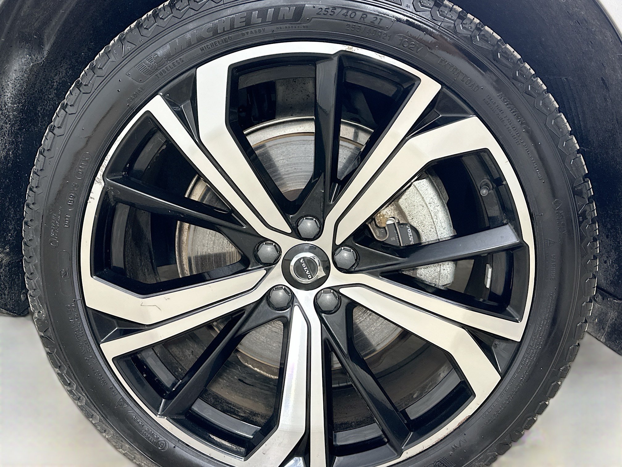 Used 2022 Volvo XC60 T8 R-Design w/ Advanced Package AWD/4WD image 7