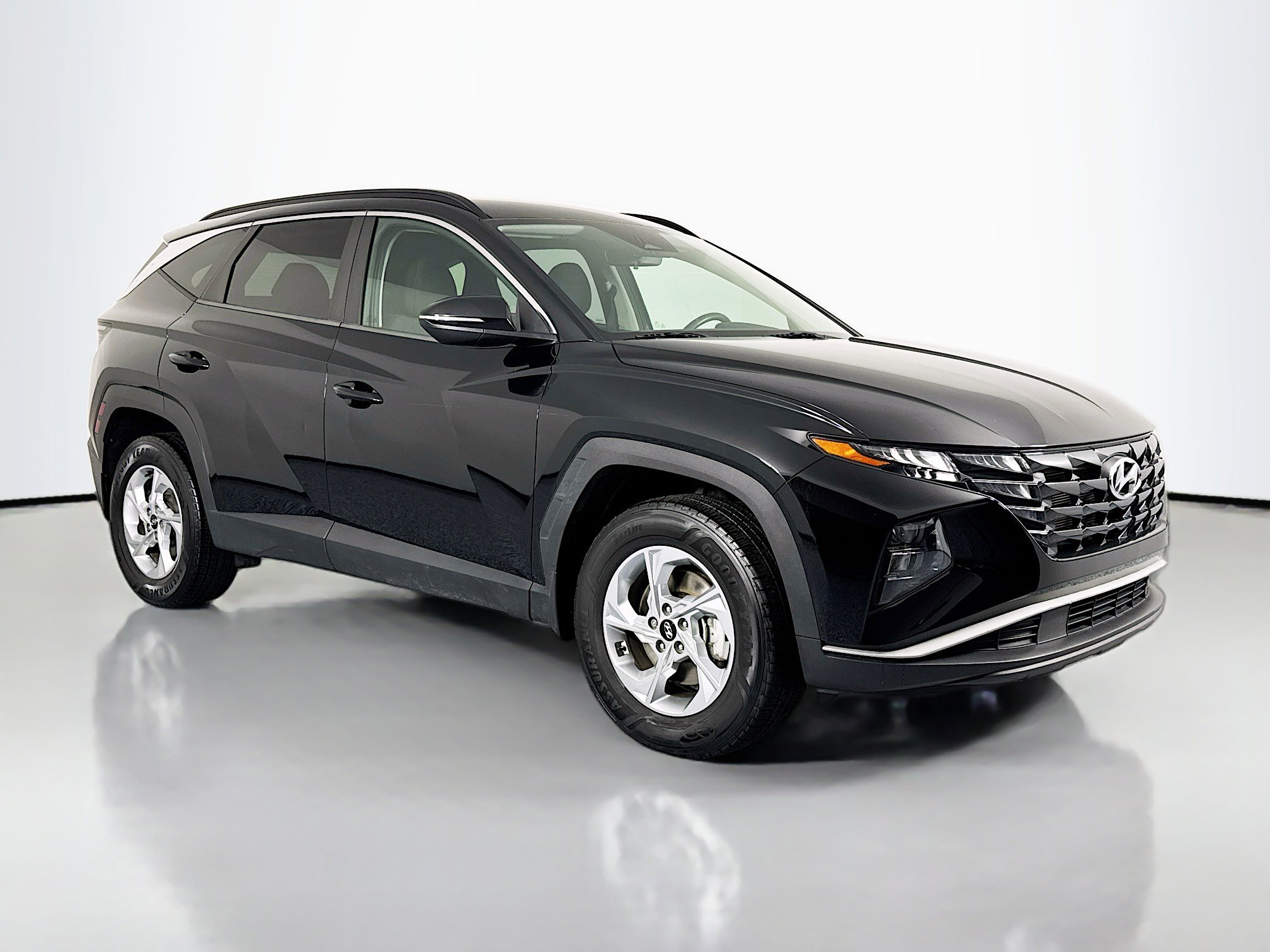 Used 2022 Hyundai Tucson SEL w/ Winter Package AWD/4WD image 3