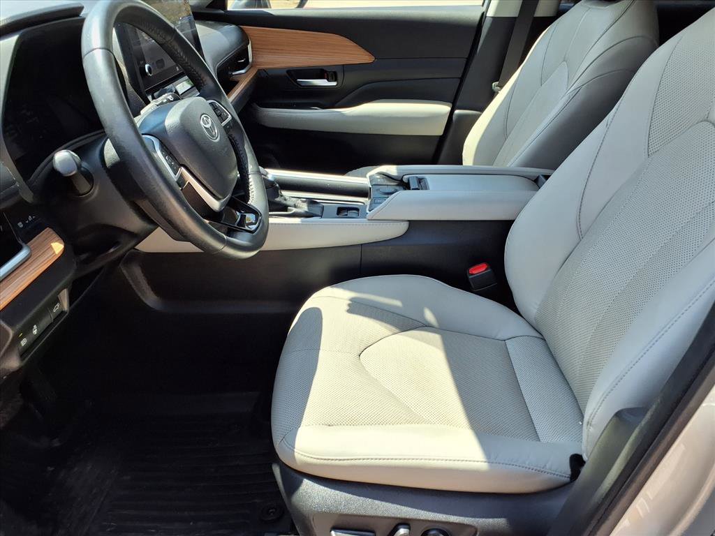 Used 2024 Toyota Grand Highlander Limited image 15
