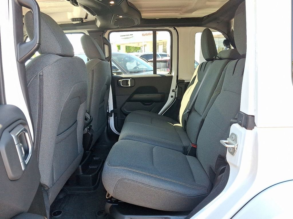 Used 2024 Jeep Wrangler Unlimited Sahara w/ Safety Group AWD/4WD image 10