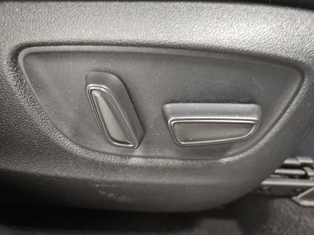 Used 2020 Toyota Highlander XLE image 42