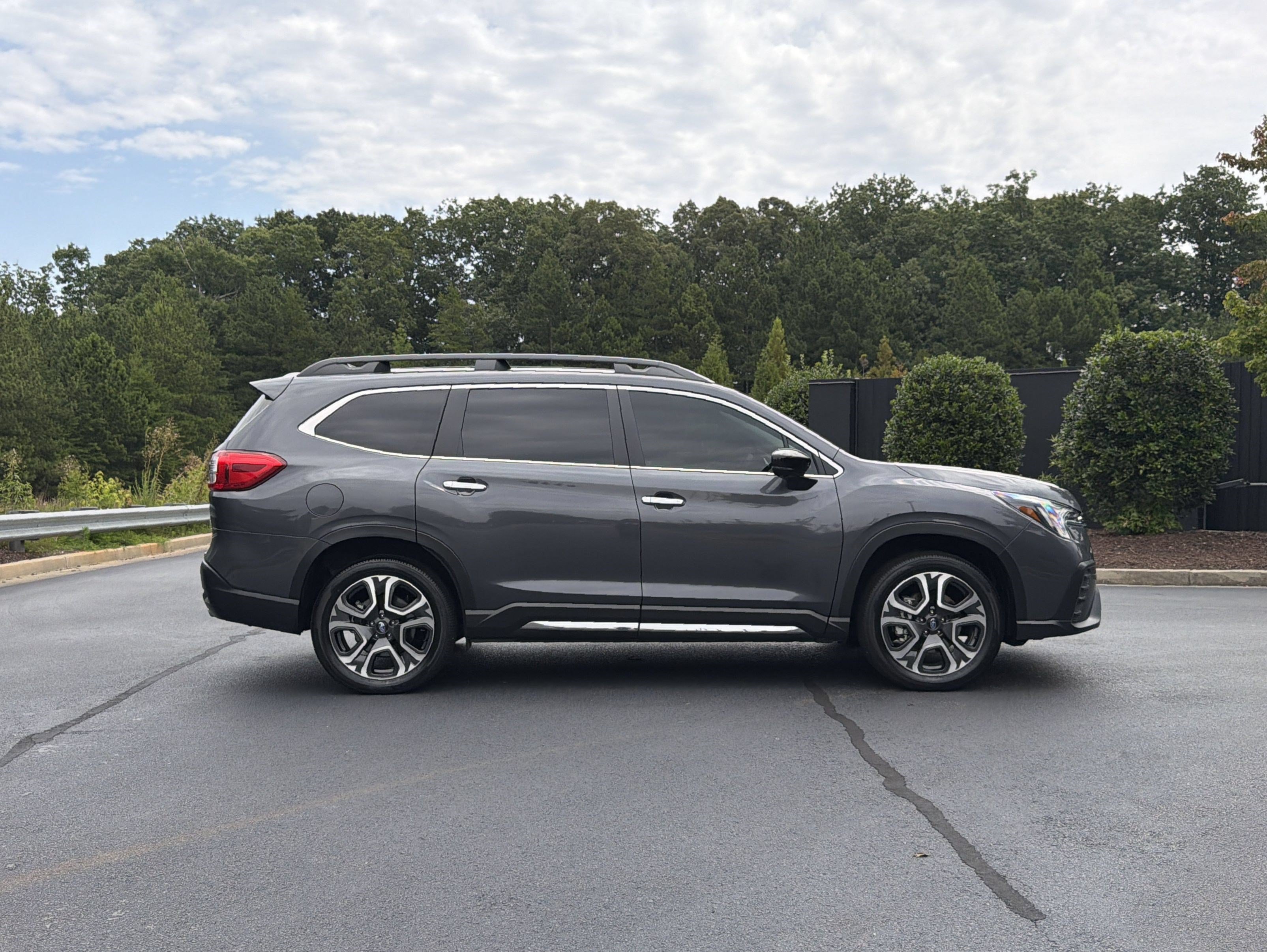 Used 2025 Subaru Ascent Touring AWD/4WD image 5