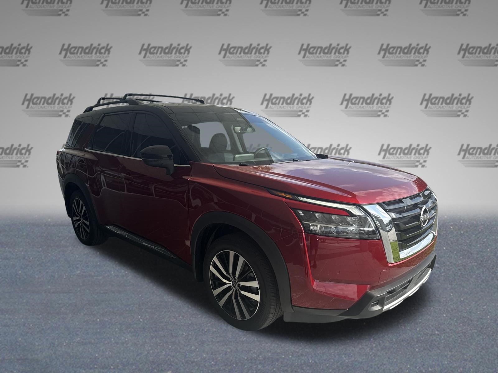Used 2023 Nissan Pathfinder Platinum w/ Cargo Package AWD/4WD image 2