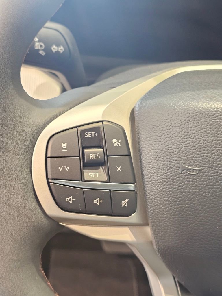 New 2025 Ford Explorer Active w/ Active Comfort Package image 12
